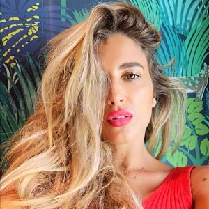 Julia Liros, stella del latin pop italian
