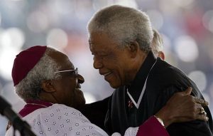 L'Arcivescovo Desmond Tutu e Nelson Mandela, che hanno messo in pratica l'Ubuntu