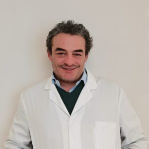 Il Dr. Pietro Banchini, ortopedico, cura ginocchia e anche